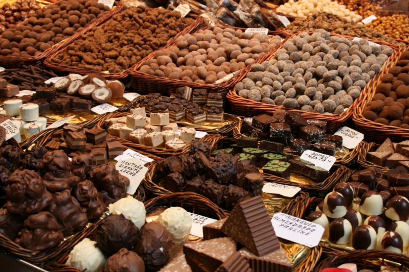 vitrine-MEOUNES LES MONTRIEUX-min_chocolates_chocolate_nibble_sweetness_fine_chocolates_gourmet_candy_brand-752083